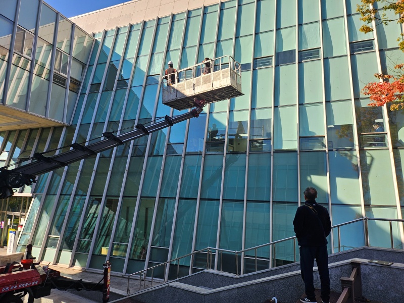 구미방수업체-구미 봉곡도서관 외부창틀 방수 시공 사례